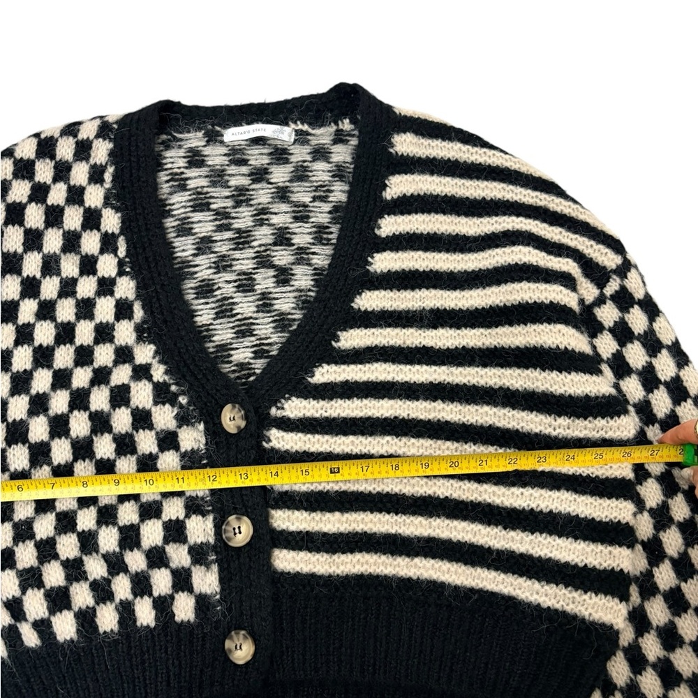 Altar'd State Claudia Checkered Cardigan at Mall of America size Large - Picture 10 of 10